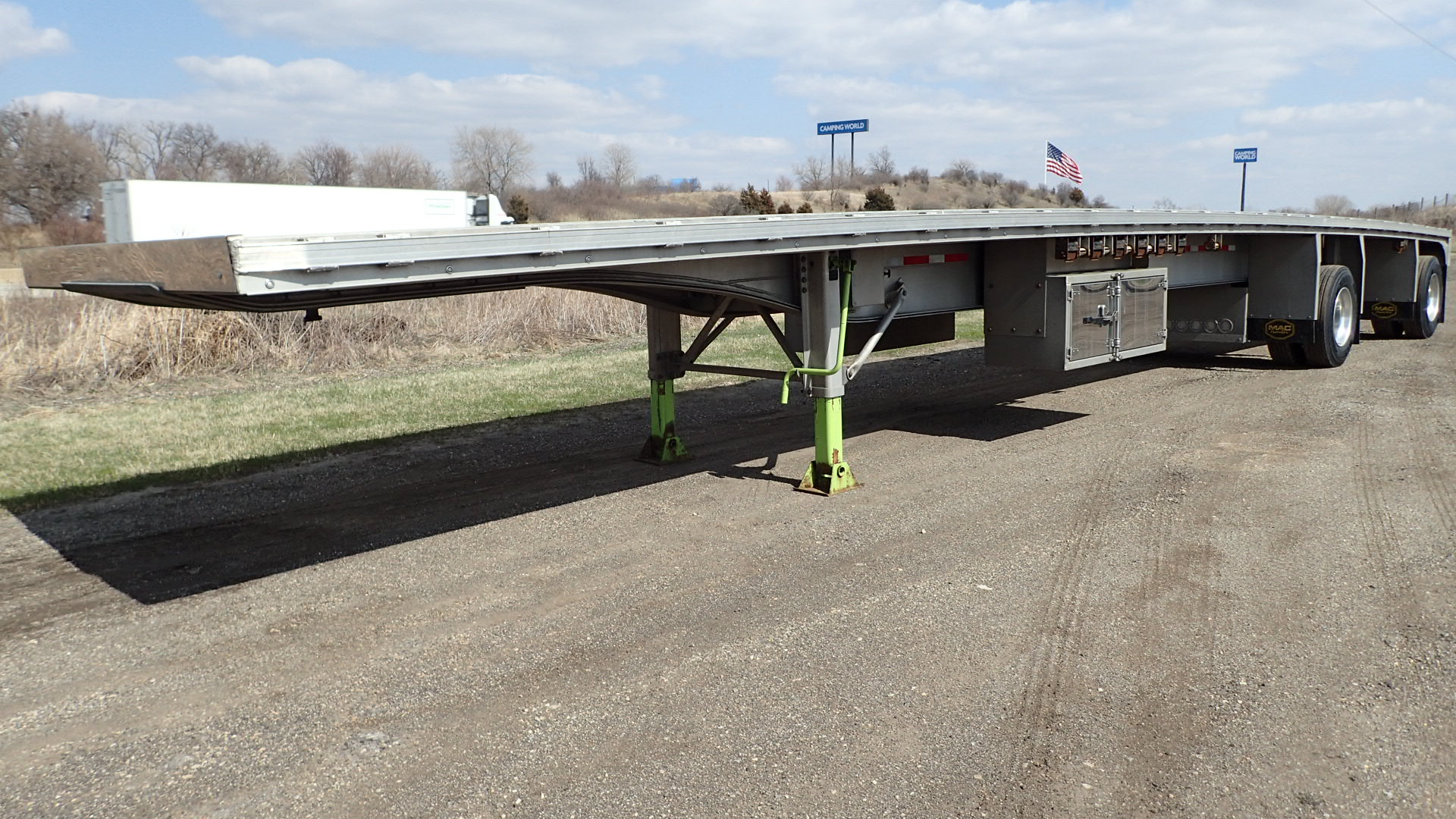 2022 MAC TRAILER FLATBED (USED Trailer)